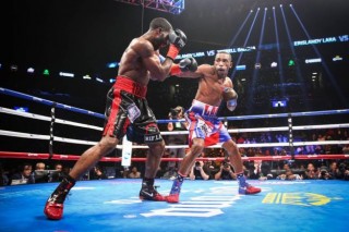 LR_SHO-FIGHT-NIGHT-LARA-VS-GAUSHA-TRAPPFOTOS-10142017-9165-625x417