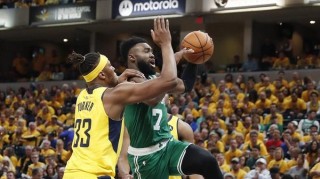 brown-pone-a-celtics-a-un-triunfo-de-la-semifinal-de-conferencia