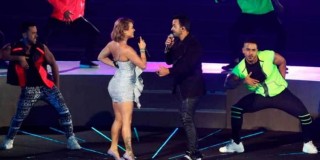 Leslie-Shaw-hizo-dueto-con-Luis-Fonsi-en-la-inauguración-de-los-Juegos-Panamericanos