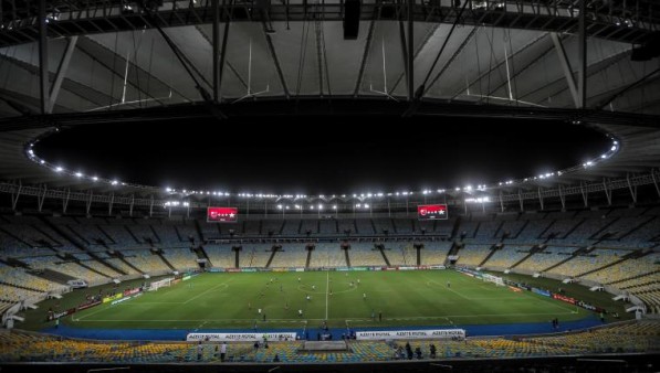 El Maracana sin hinchas para partido de futbol entre Flamengo - Portuguesa