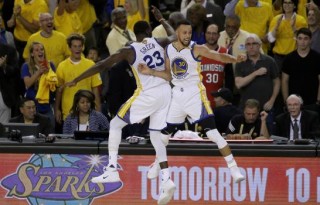 draymond-green-stephen-curry_14068371_20200606181830